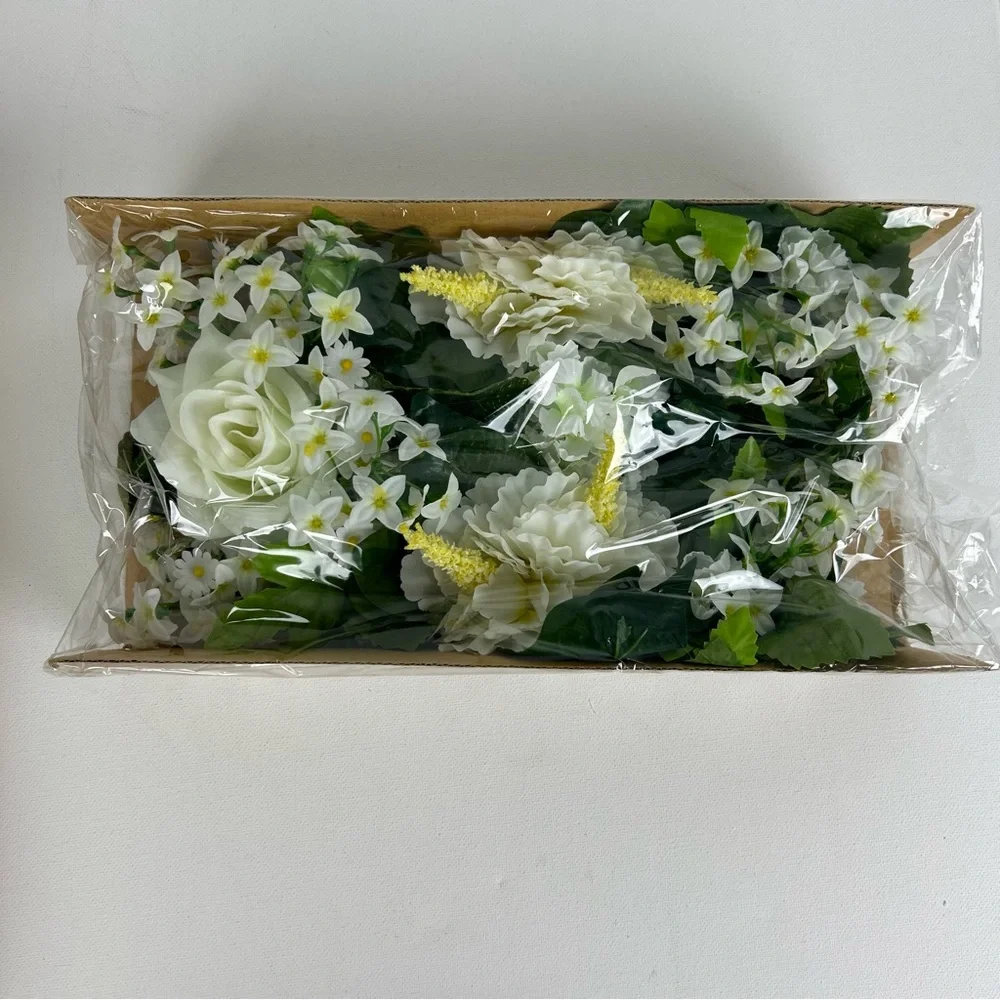 Avon VTG '2000' - NIB - White Rose and Hibiscus Swag